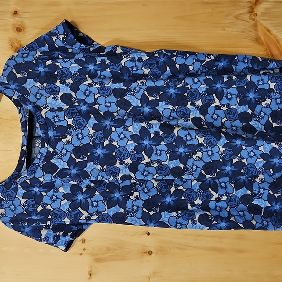 Lane Bryant 18/20 Roll-Sleeve Scoop-Neck Tee Blue Floral EUC - Picture 2 of 7